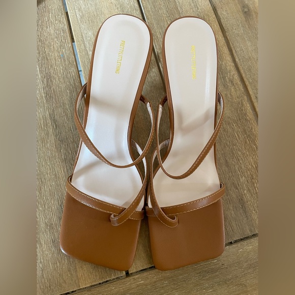 Pretty Little Thing Womens Size 9 Low Heel Mules UK Size 7 - Picture 2 of 4